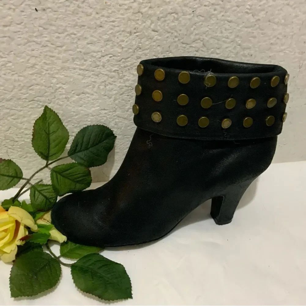 Marc Jacobs Studded Leather Ankle Booties Black Leather women’s 38.5 Heel
